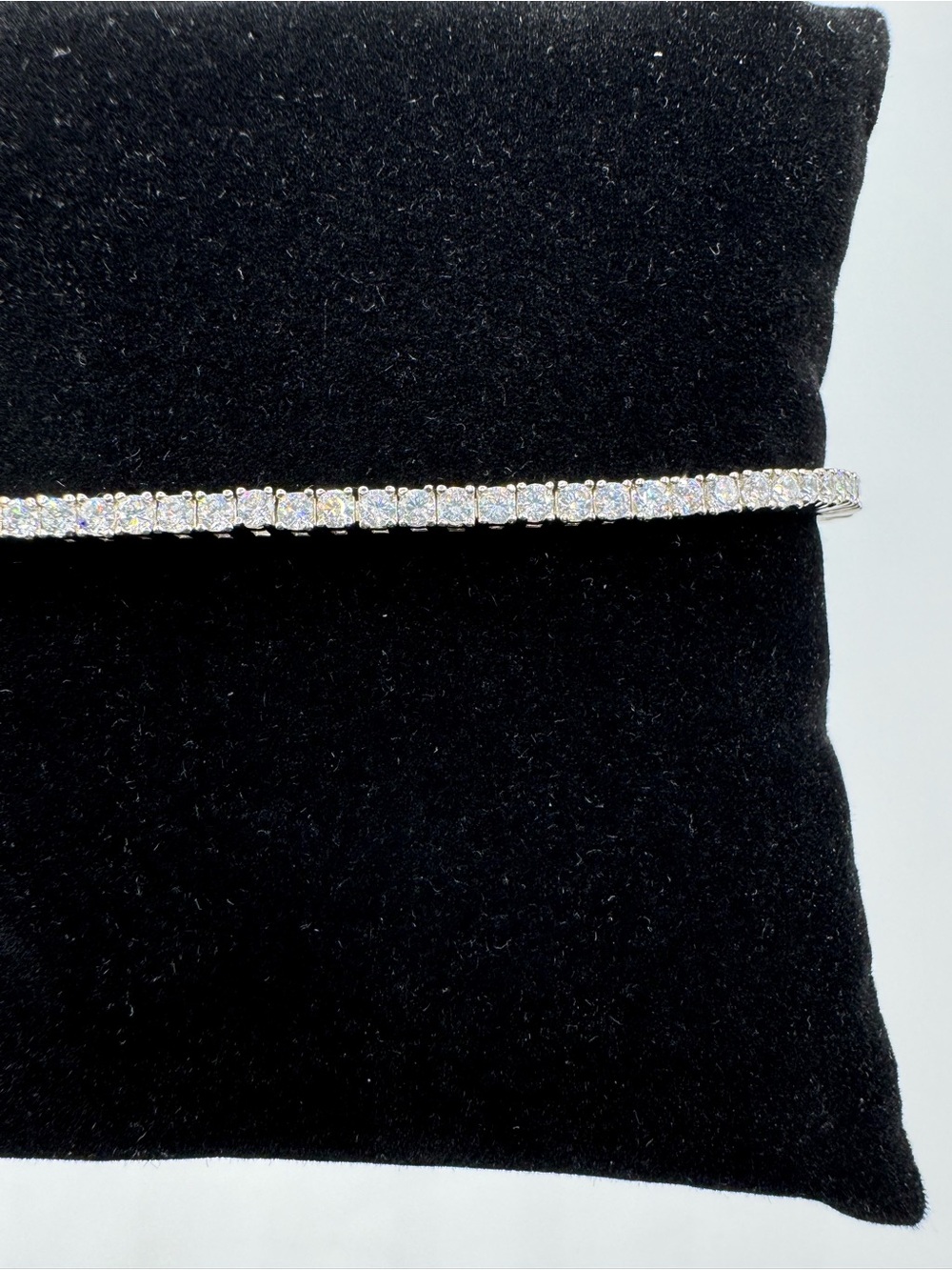 18k 9.2ct Tennis Bracelet - Picture 8 of 15